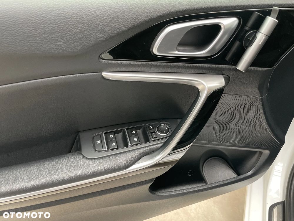 Kia Ceed 1.6 GDI PHEV L DCT - 11