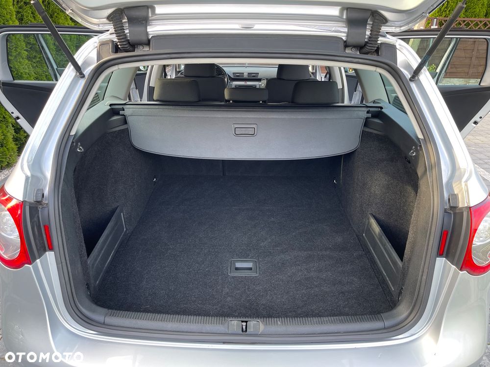 Volkswagen Passat - 12