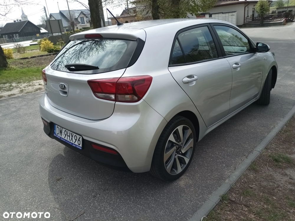 Kia Rio 1.2 L - 4