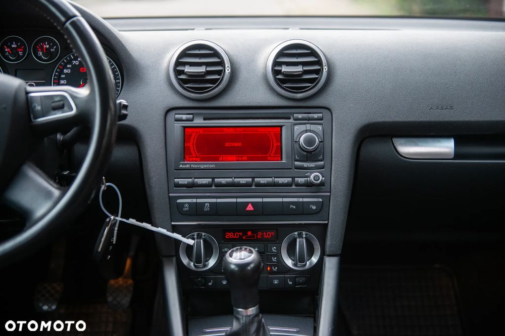 Audi A3 Sportback 1.6 TDI DPF Ambiente - 31