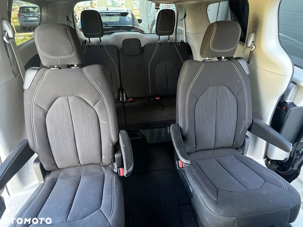 Chrysler Pacifica - 8