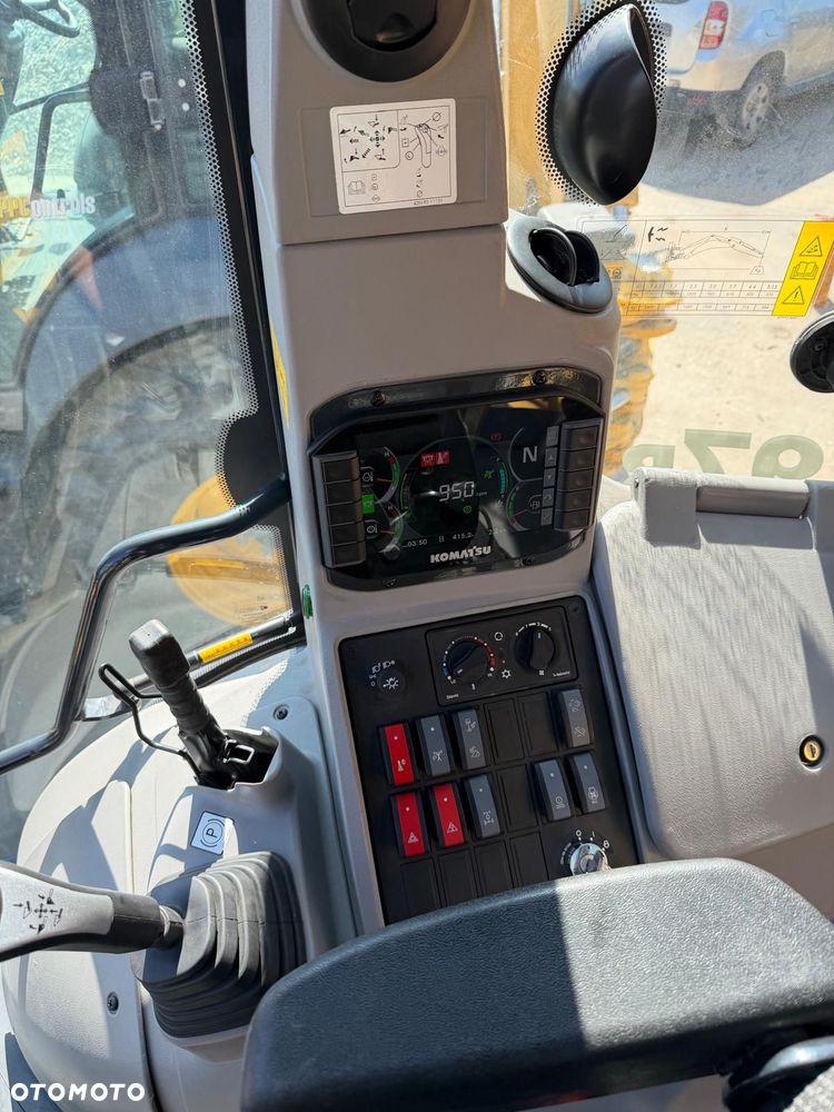Komatsu WB97R - 14