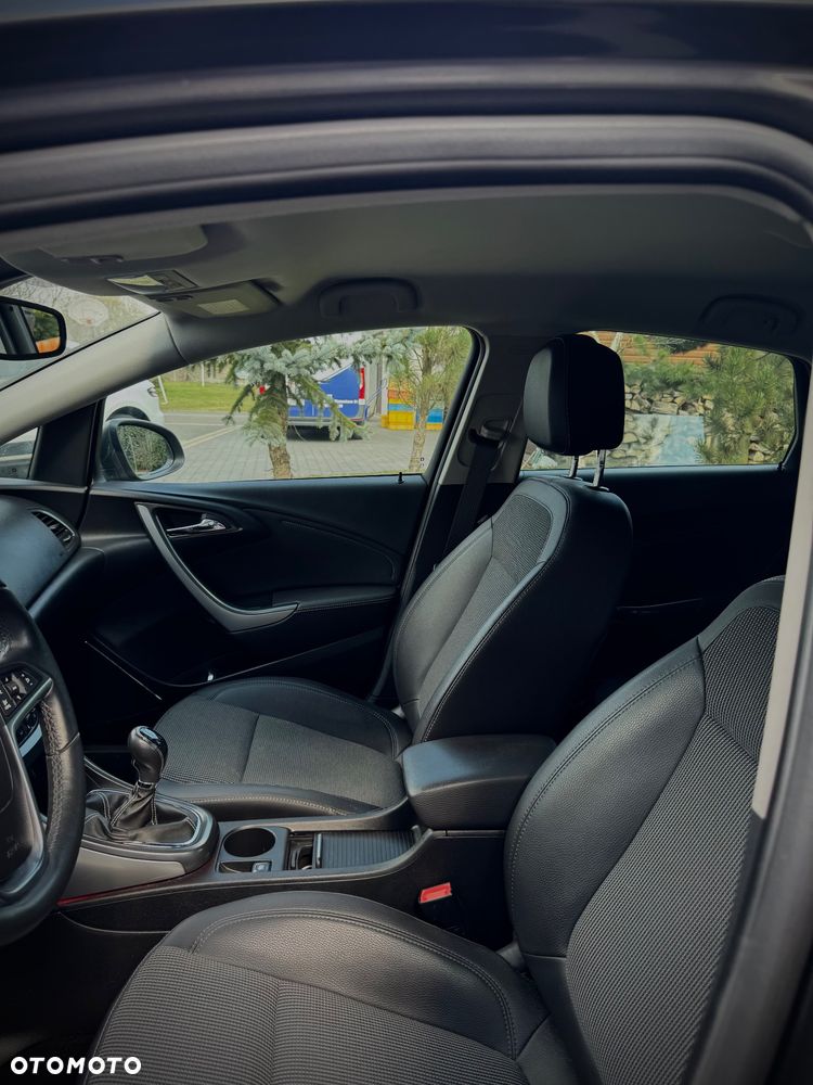 Opel Astra 1.4 T Cosmo - 14