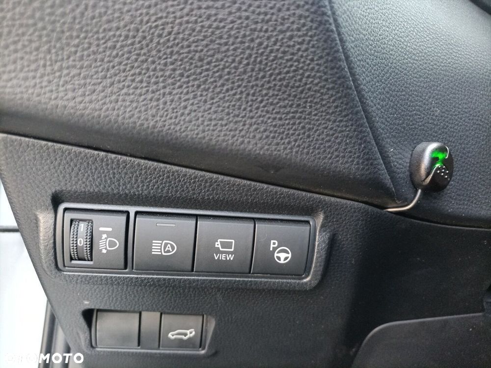 Toyota Corolla Cross 2.0 Hybrid Executive - 16