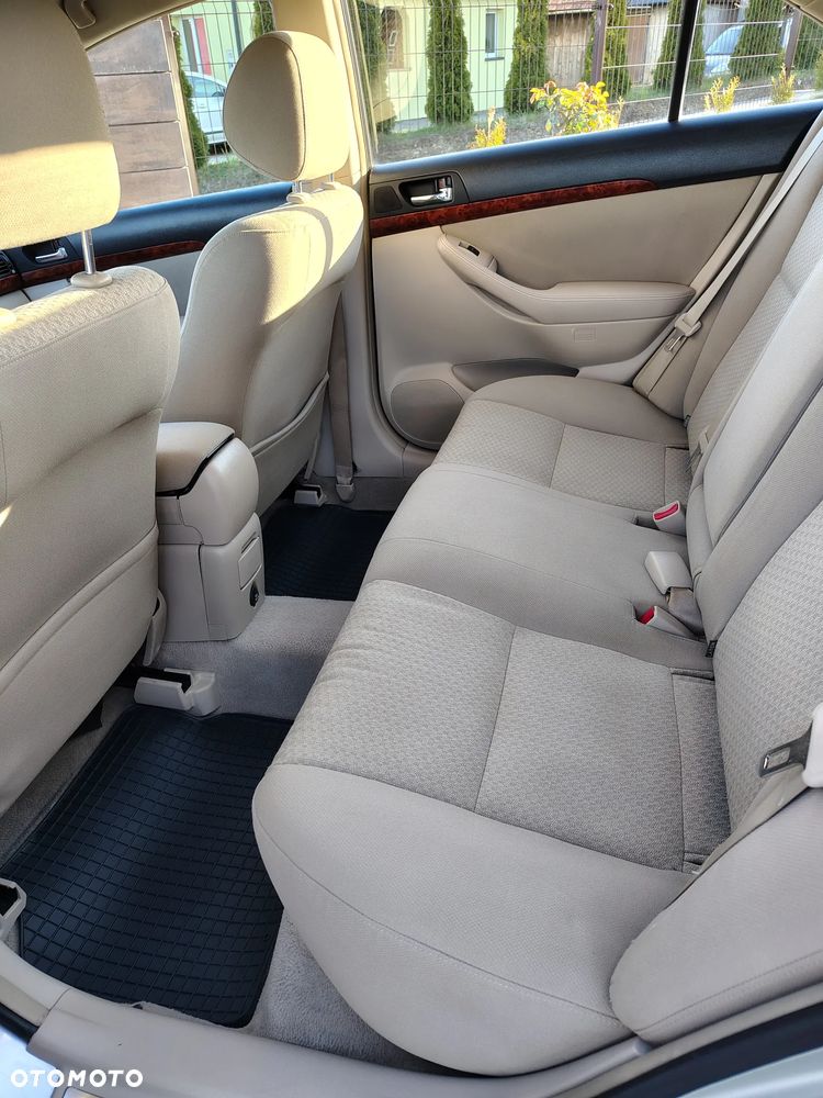 Toyota Avensis 2.0 D-4D Sol Plus - 6