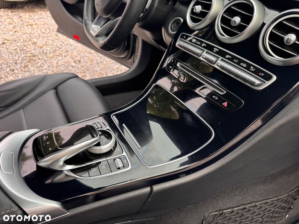 Mercedes-Benz Klasa C 200 7G-TRONIC AMG Line - 30
