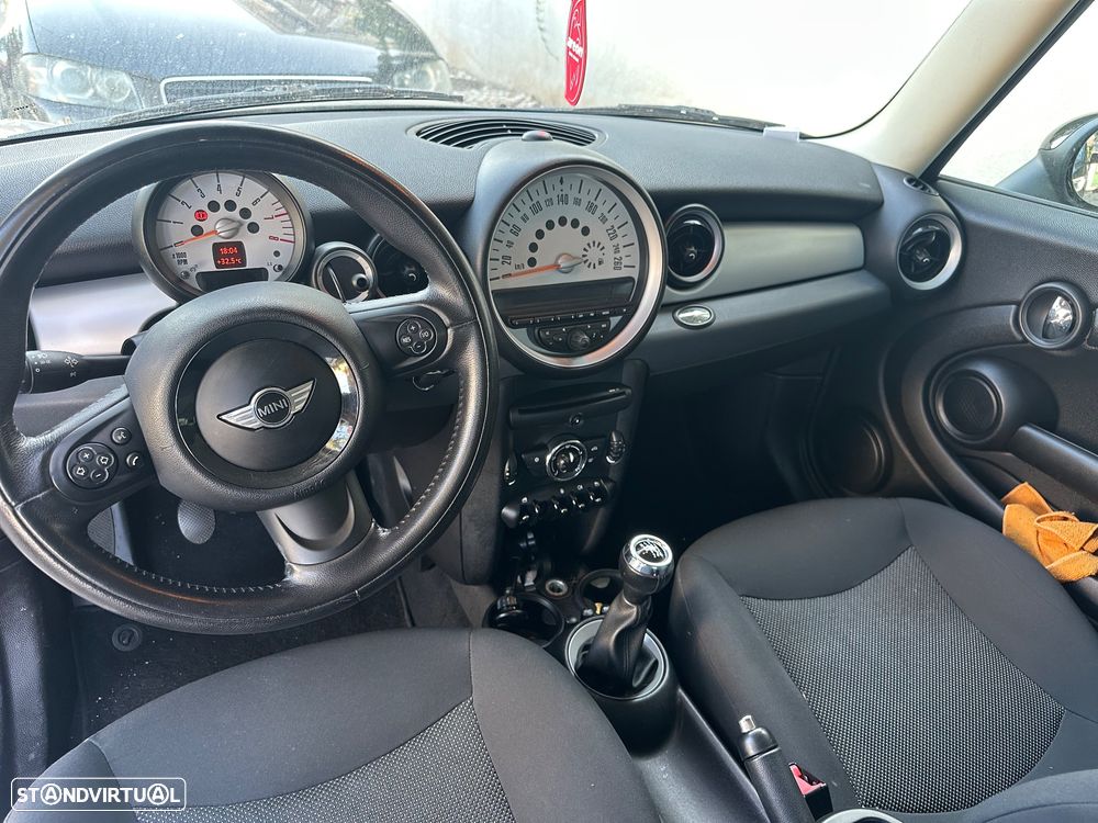 MINI 3 Portas One - 13