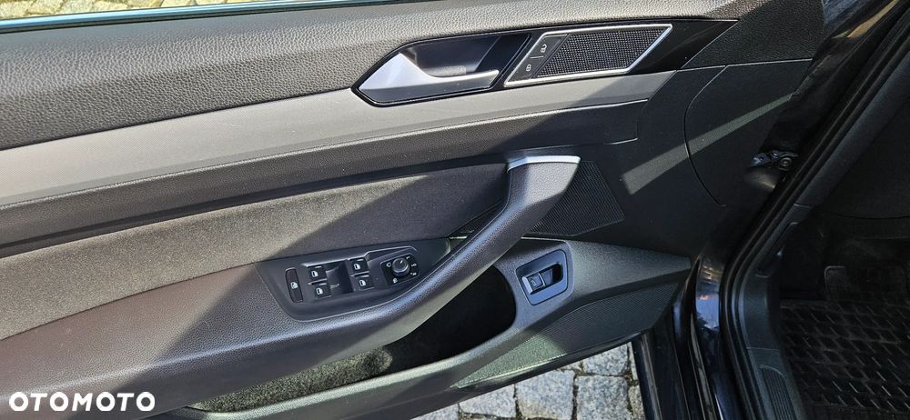 Volkswagen Passat Variant 2.0 TDI SCR DSG Comfortline - 18