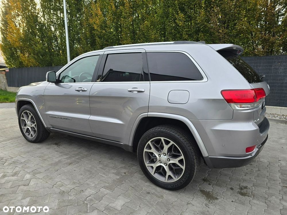 Jeep Grand Cherokee - 15