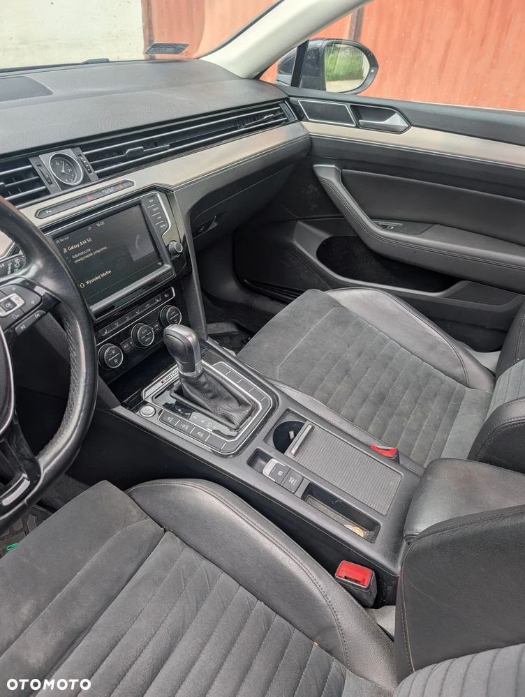 Volkswagen Passat - 12