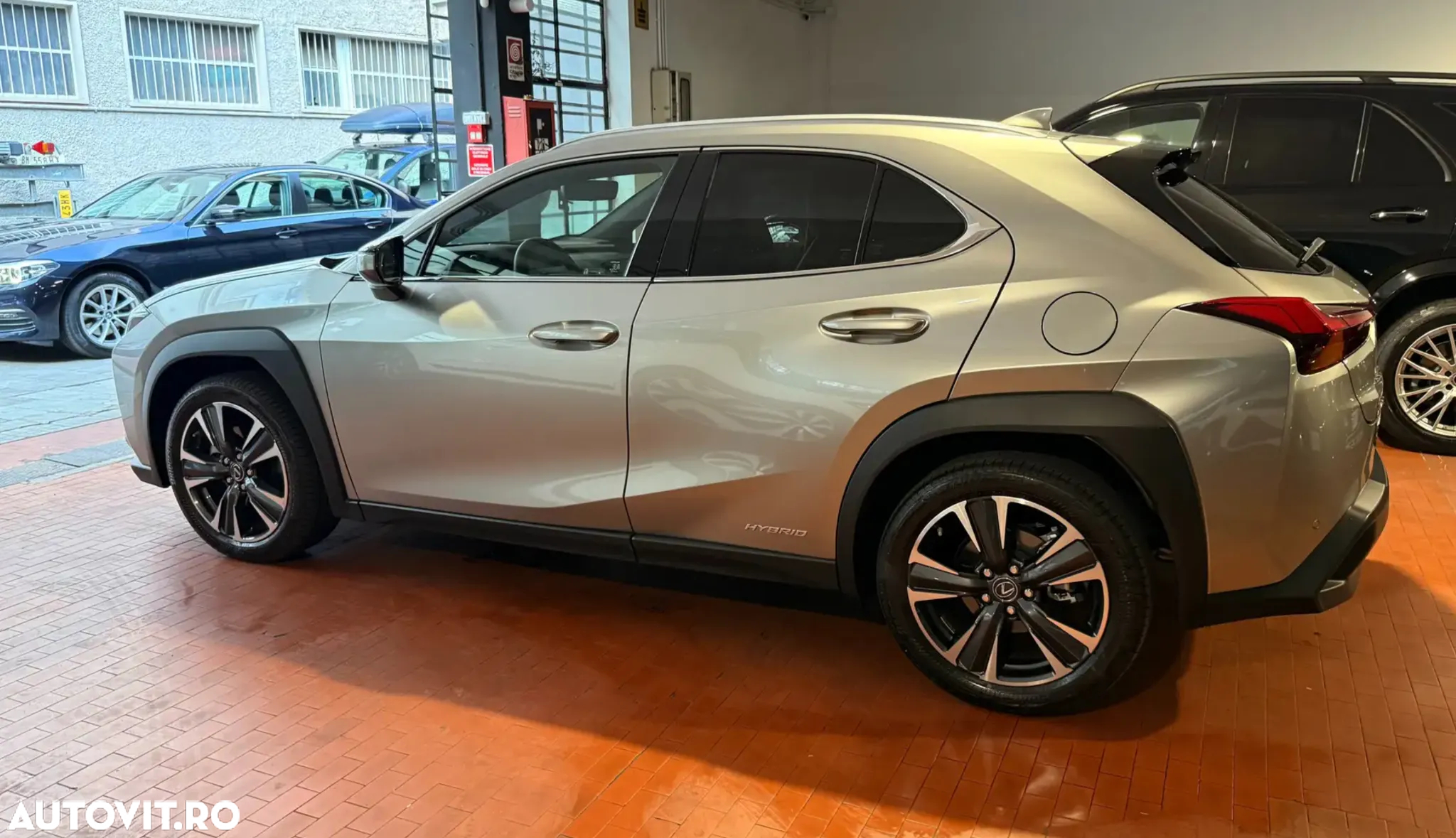 Lexus UX 250h 2.0L HEV 20H- (178 HP) 4X2 CVT Executive - 4