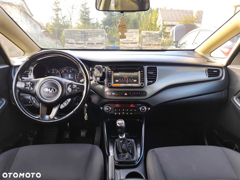Kia Carens 1.7 CRDi 115 UEFA EURO 2016 - 12