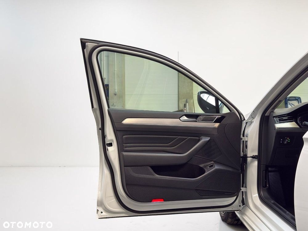 Volkswagen Passat - 20
