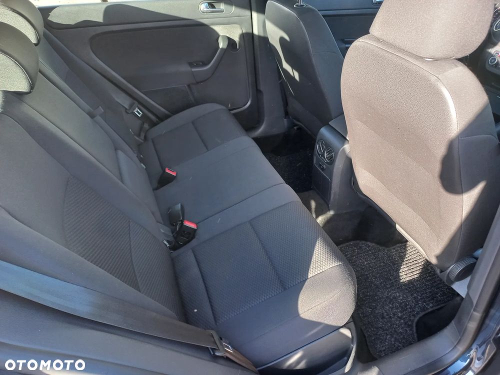 Volkswagen Golf Plus 1.6 TDI DPF Style - 21