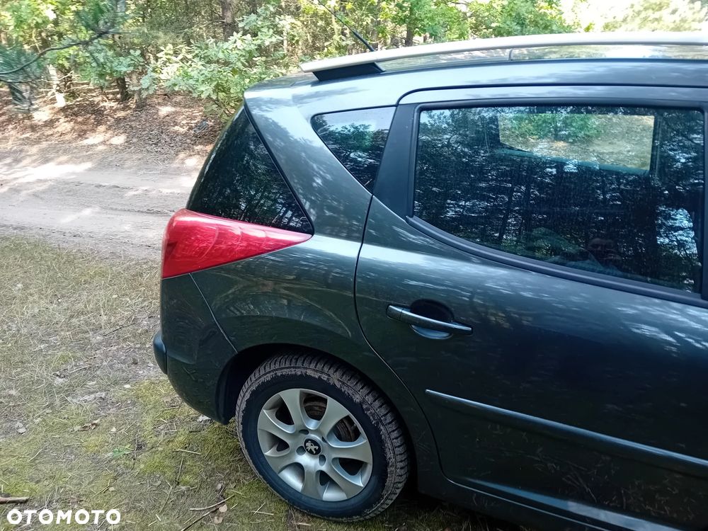 Peugeot 207 2008 photo 4