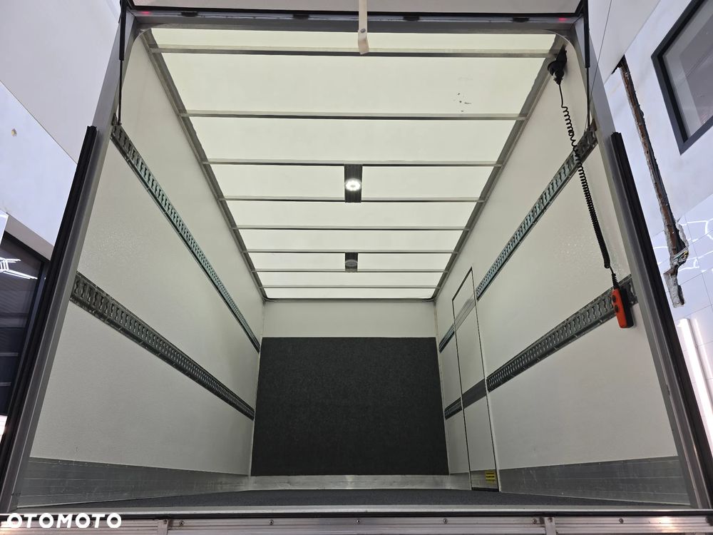 Mercedes-Benz SPRINTER 319 3.0 CDI KONTENER 4,28cmDługi 2,29cmSzero 2,24cmWysok + WINDA 750Kg 42Tyś km SERWIS DO OSTATNIEGO Km ASO MERCEDES-BENZ SALON PL STAN NOWY NOWY NOWY FABRYCZNA GWARANCJA - 16
