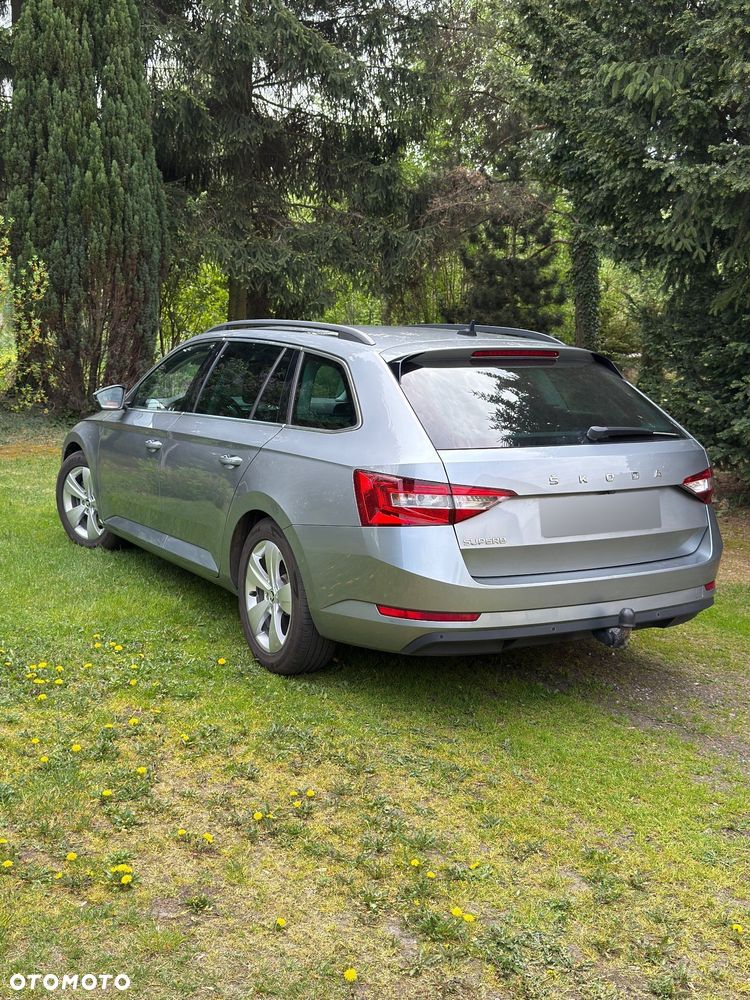 Skoda Superb 2.0 TDI DSG Ambition - 4