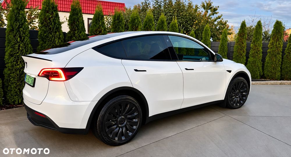 Tesla Model Y 2023 photo 2