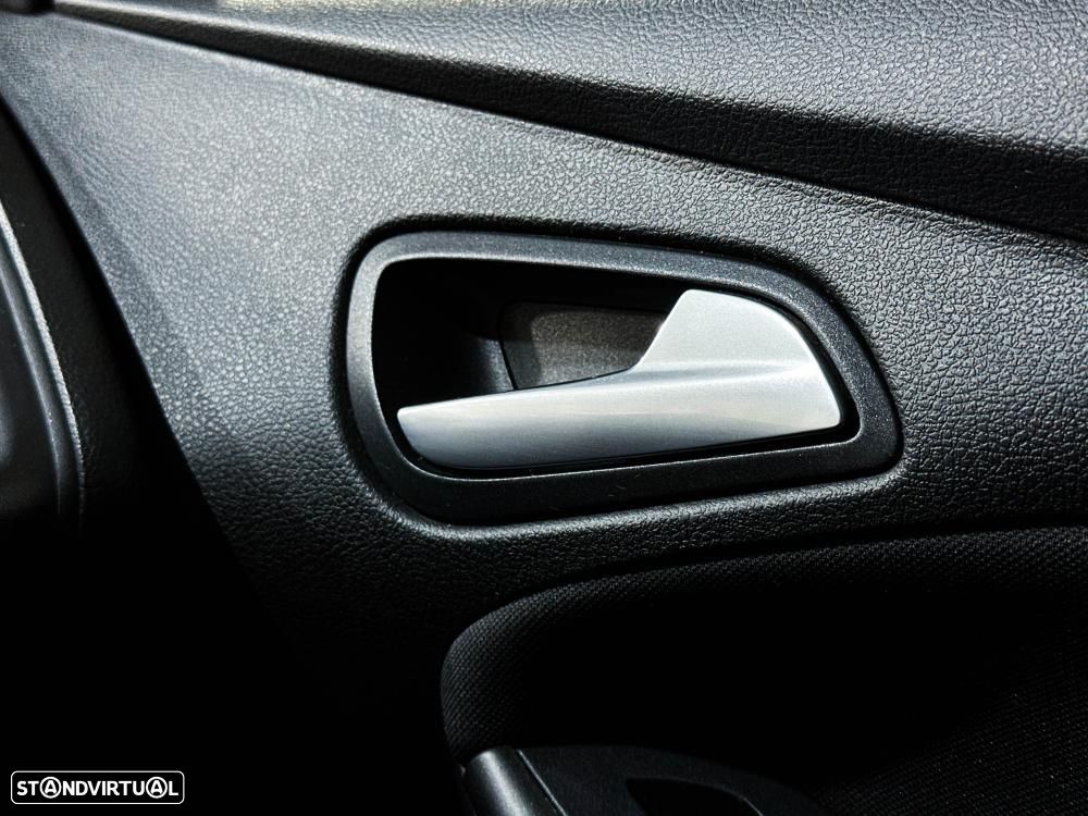 Ford Focus 1.6 TDCi Titanium — fotografia 30