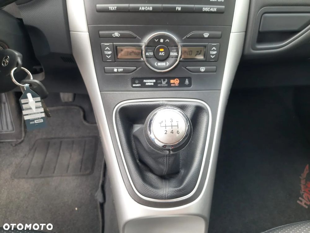 Toyota Auris 1.33 Dual-VVT-i - 25