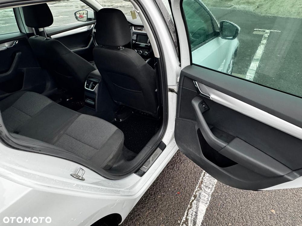 Skoda Octavia 1.6 TDI (Green tec) DSG Ambition - 12