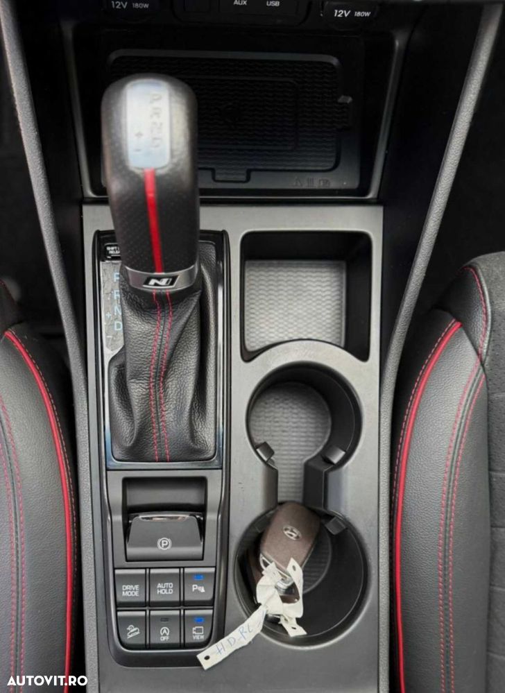 Hyundai Tucson 2.0 CRDI 4WD 8AT Premium - 28