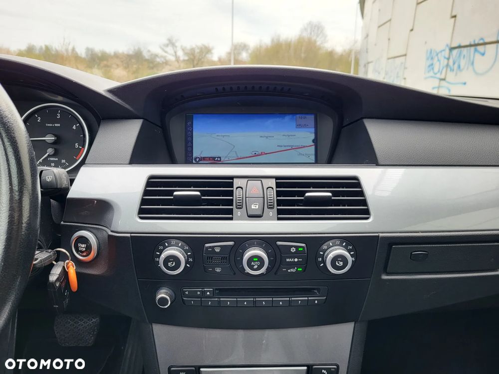 BMW Seria 5 520d Touring - 12