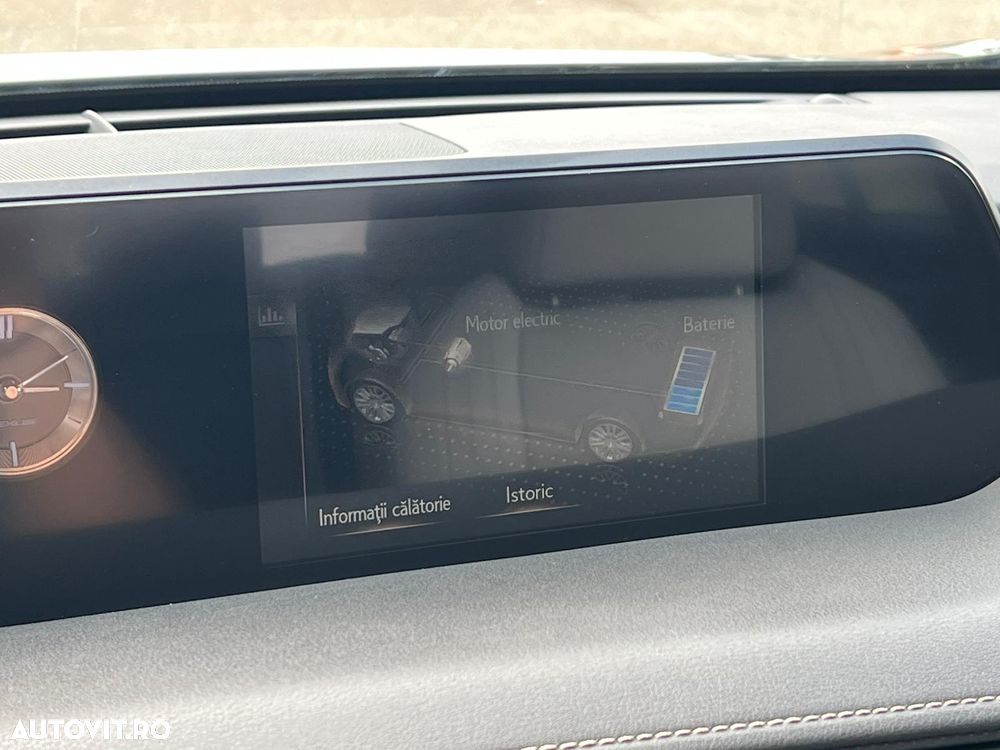 Lexus UX 250h Luxury Line - 29