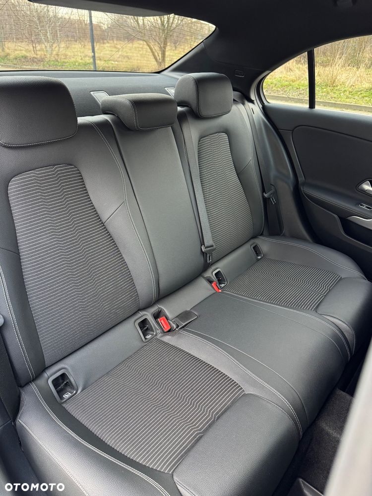 Mercedes-Benz Klasa A 180 Progressive 7G-DCT - 28