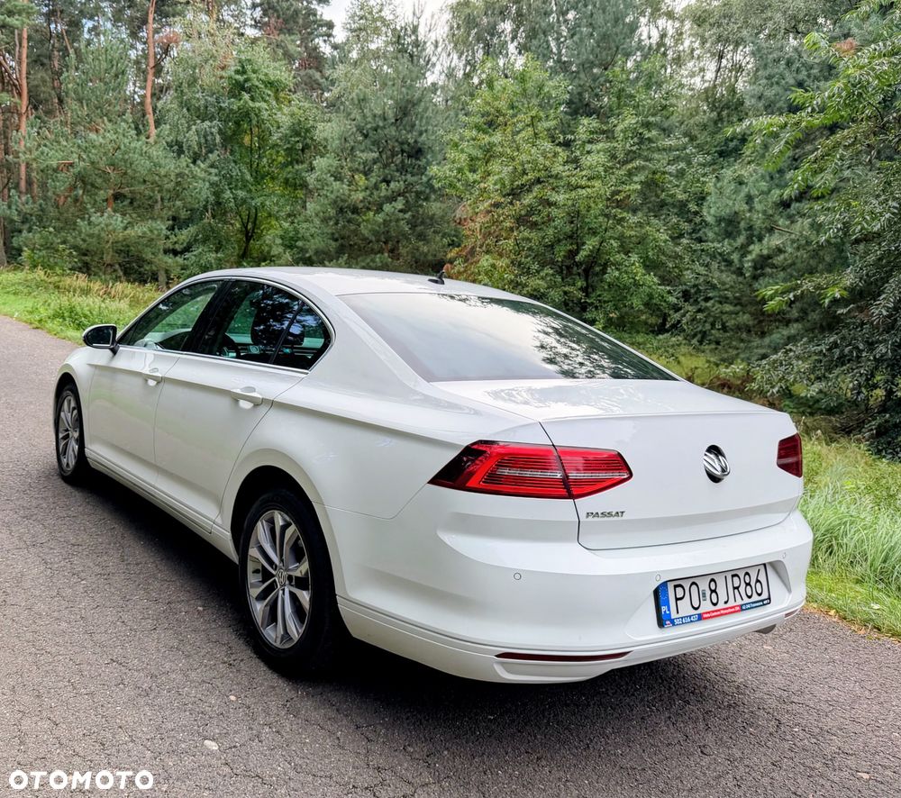 Volkswagen Passat - 4