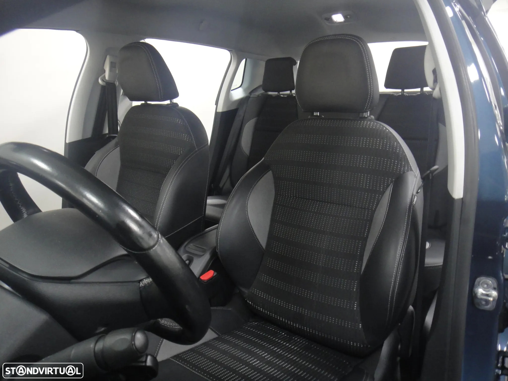 Peugeot 2008 1.2 PureTech Allure EAT6 - 9