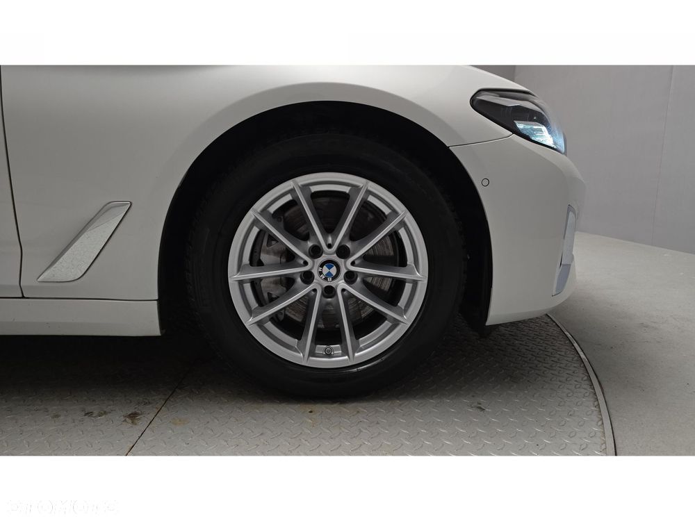 BMW Seria 5 - 25