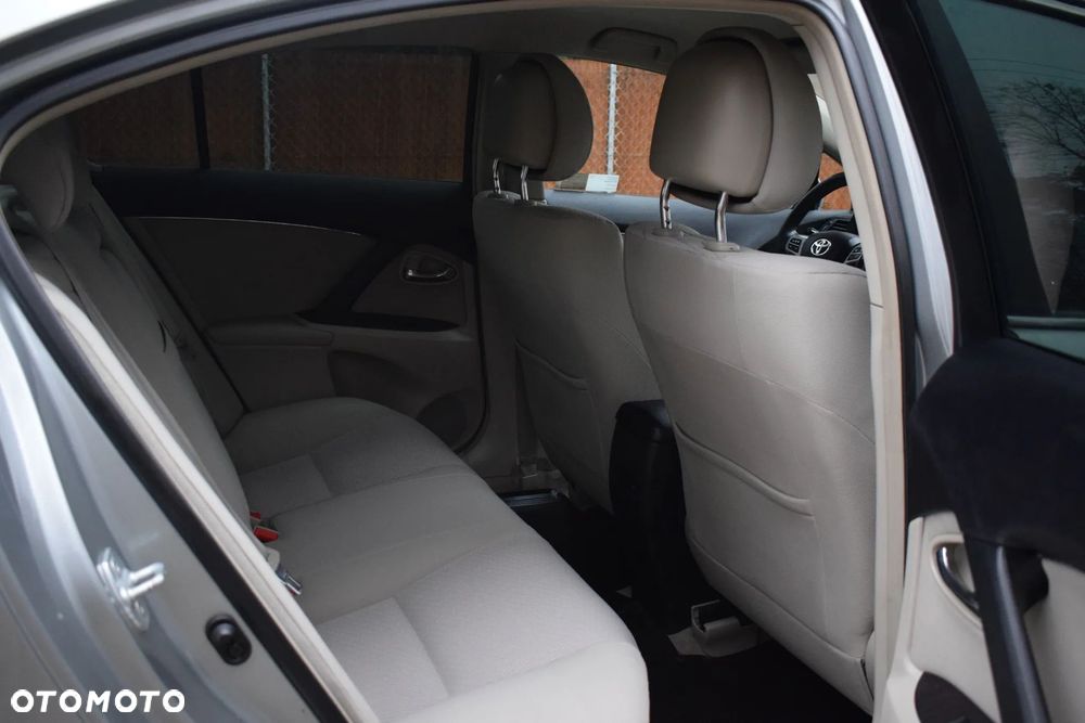 Toyota Avensis 2.0 Sol plus EU5 - 13