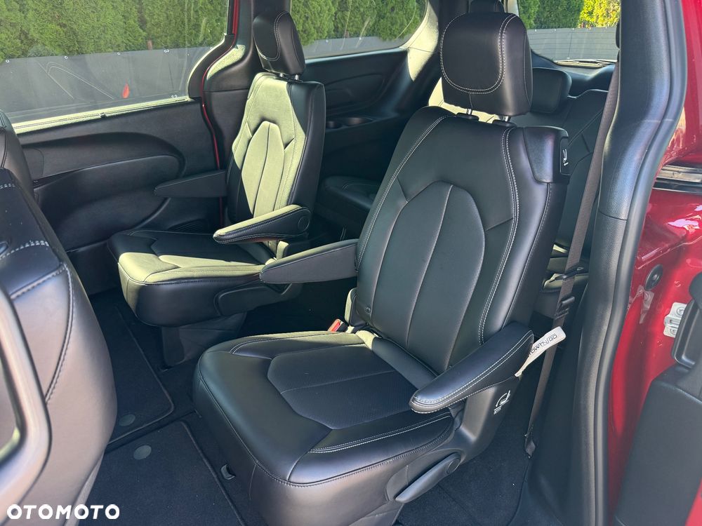 Chrysler Pacifica - 30