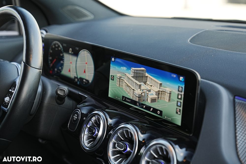 Mercedes-Benz GLA - 14