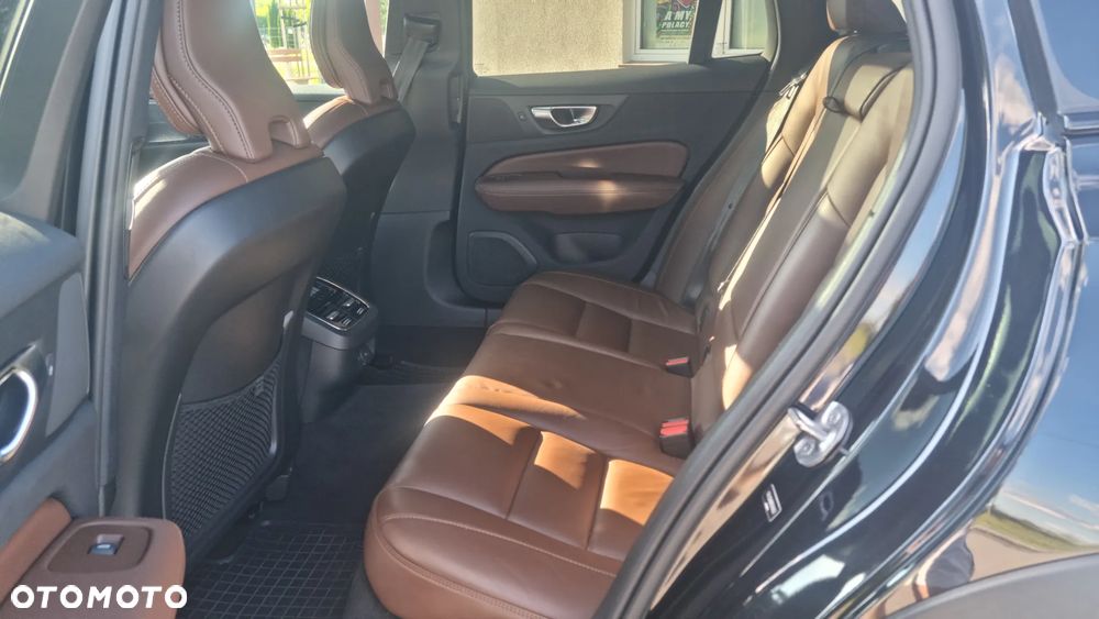 Volvo V60 Cross Country - 10