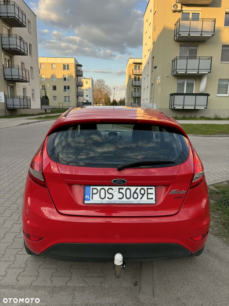 Ford Fiesta 1.3 Ambiente - 2