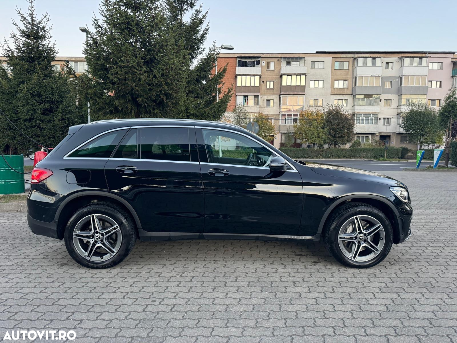 Mercedes-Benz GLC 300 e 4Matic 9G-TRONIC AMG Line - 3