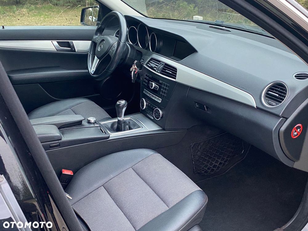 Mercedes-Benz Klasa C 180 (BlueEFFICIENCY) Avantgarde - 29