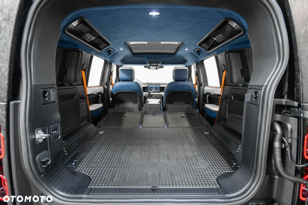 Land Rover Defender - 30