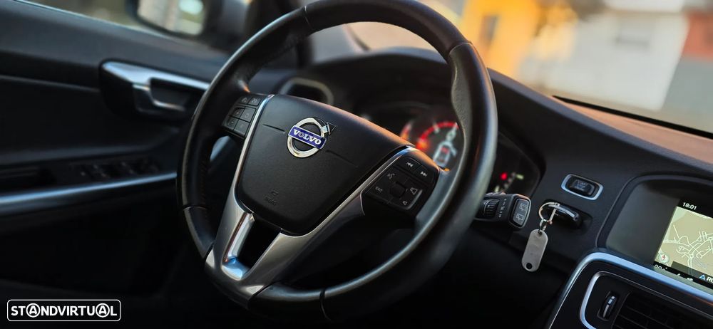 Volvo V60 2.0 D4 Momentum Geartronic - 19