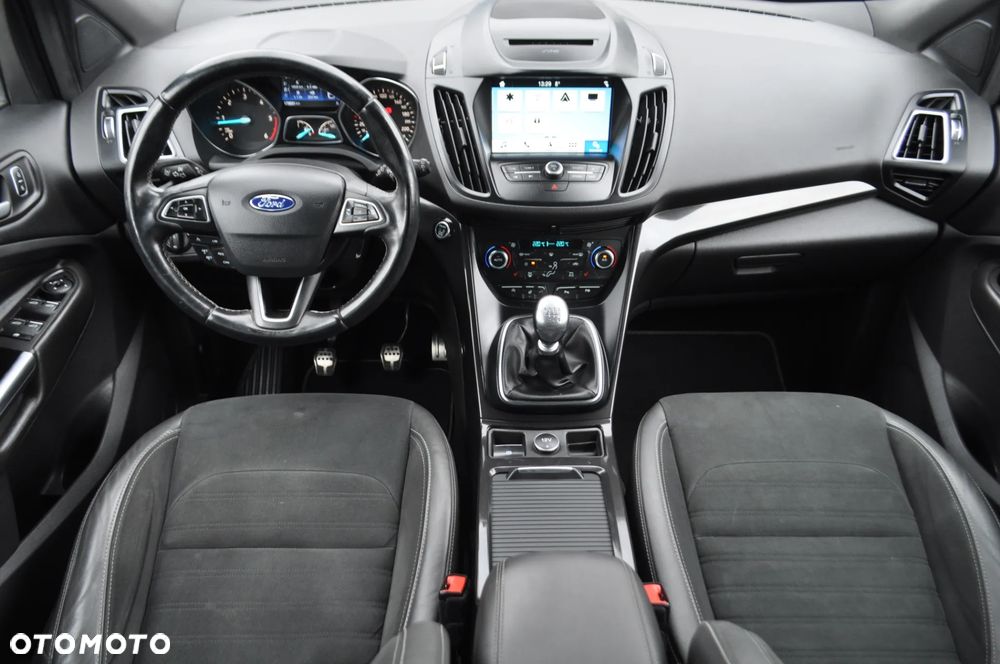 Ford Kuga 2.0 TDCi 4x4 ST-Line - 39
