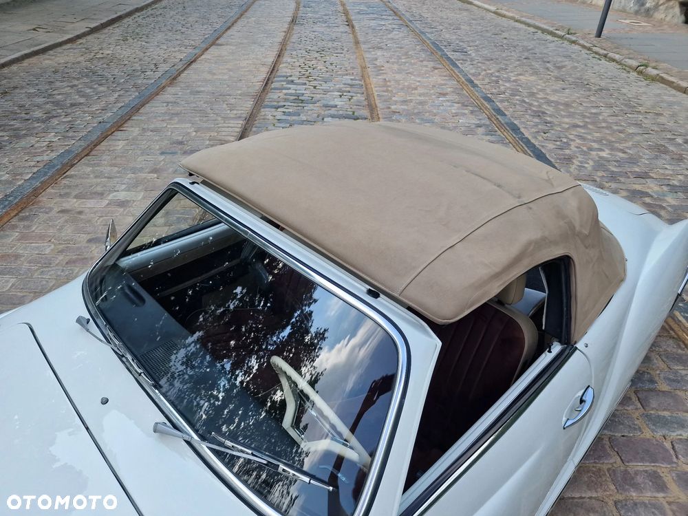 Volkswagen Karmann Ghia - 37