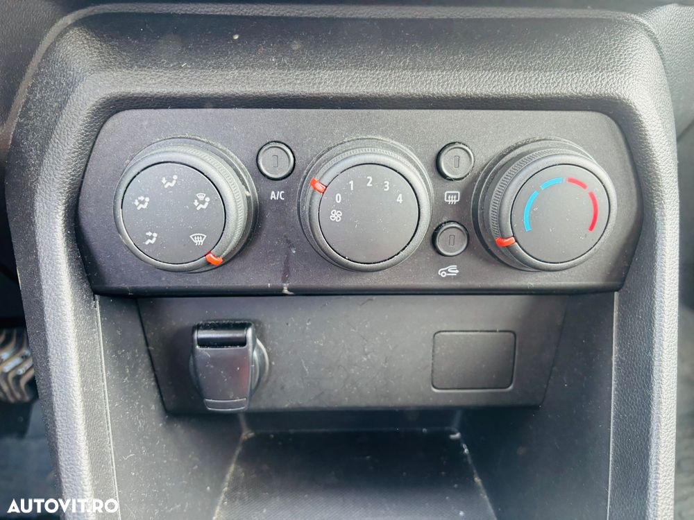 Dacia Logan TCe 90 Essential - 11