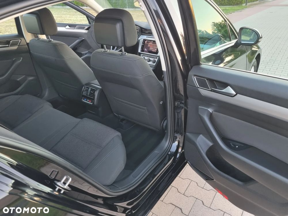 Volkswagen Passat 2.0 TDI SCR DSG Comfortline - 21