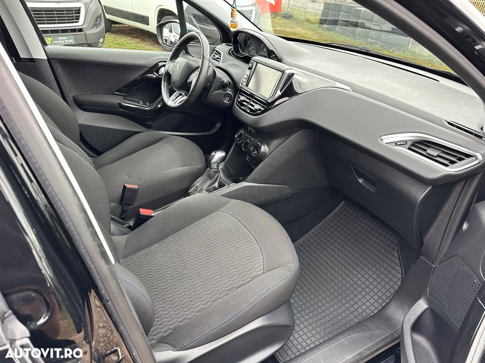 Peugeot 208 1.2 L PureTech Style - 5