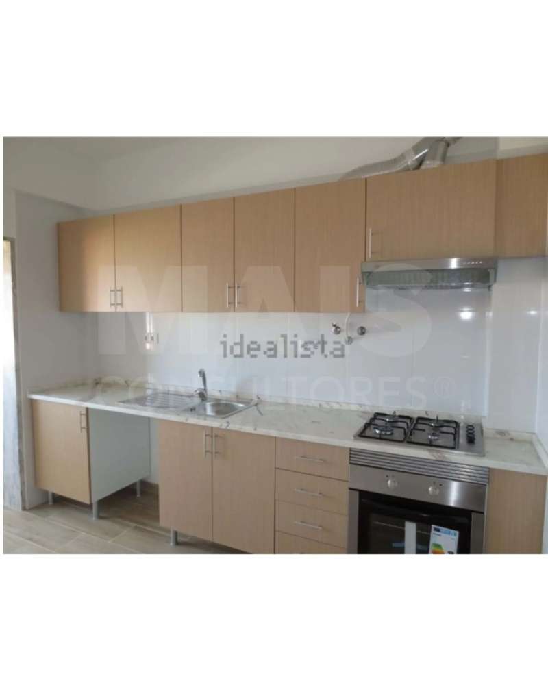 Prédio de Habitação e Comércio em Santa Iria de Azoia - Grande imagem: 5/8