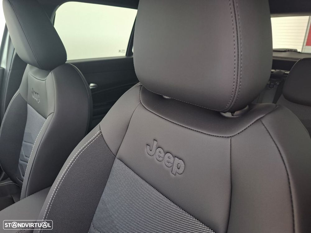 Jeep Avenger 1.2 e-Hybrid Black Edition DCT - 11