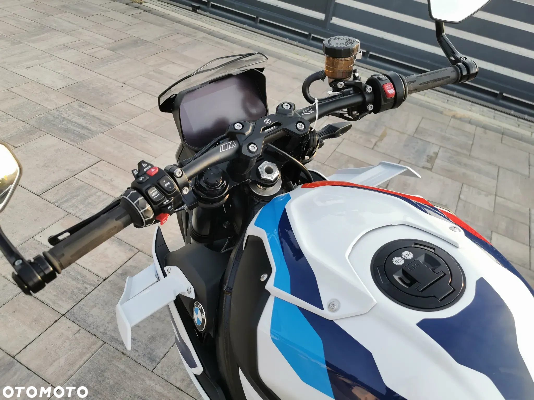 BMW S - 32