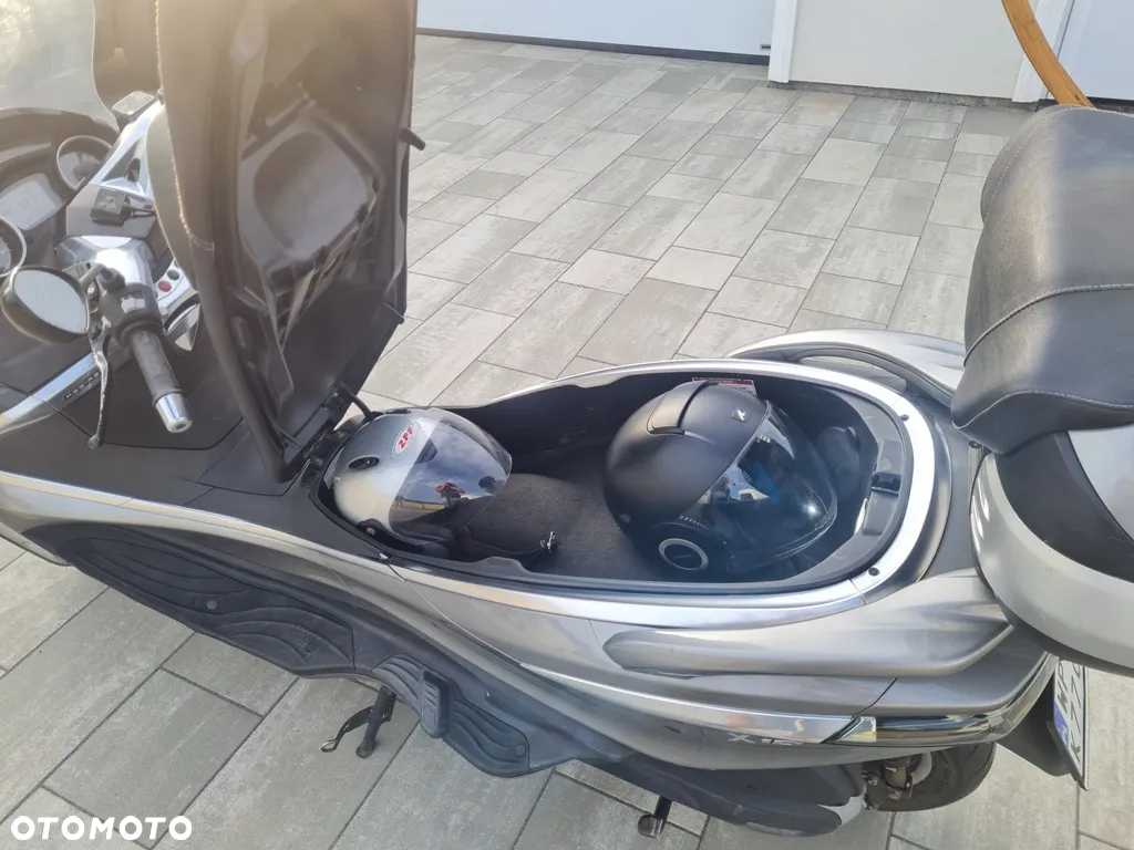 Piaggio X10 - 11